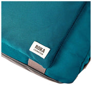 Roka Gatwick liten återvunnen duffelväska i canvas - Deep Teal Blue