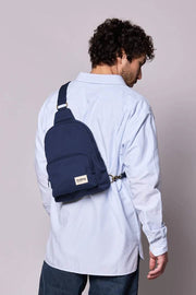 Hindbag Felix Sling Bag - Marinblå