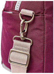 Roka Gatwick liten återvunnen canvas duffelväska - Cherry Lacquer Red