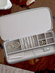 Stackers Elegant halsband Dragkedja Resesmyckeskrin - Pebble Grey
