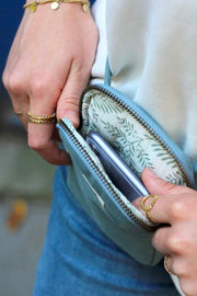 Hindbag Bill telefonväska - Sage Green