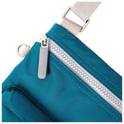 Roka Chelsea B Medium Återvunnen Nylon Crossbody-väska - Nordsjöblå