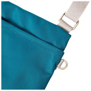 Roka Chelsea B Medium Återvunnen Nylon Crossbody-väska - Nordsjöblå