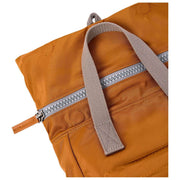 Roka Canfield B Liten Återvunnen Nylon Ryggsäck - Biscuit Brown