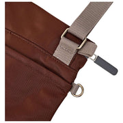 Roka Stratford Small Crossbody-väska i återvunnen nylon - Rocky Road Brown