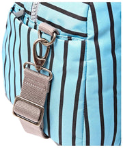 Roka Gatwick Medium Recycled Canvas Duffelväska - Blue Stripe