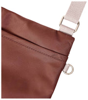 Roka Chelsea B Medium Återvunnen Nylon Crossbody-väska - Rocky Road Brown