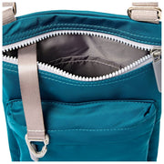 Roka Chelsea B Medium Återvunnen Nylon Crossbody-väska - Nordsjöblå