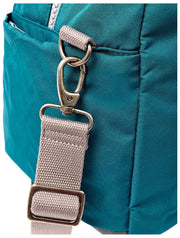 Roka Gatwick Medium Recycled Canvas Duffelväska - Deep Teal Blue