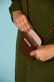 Hindbag Bill Phone Bag - Chokladbrun
