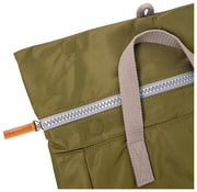 Roka Canfield B Medium Återvunnen Nylon Ryggsäck - Gräslöksgrön