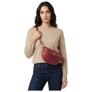 Elie Beaumont Woven Sling Bag - Oxblodsröd