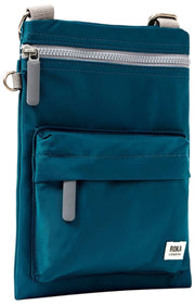 Roka Chelsea B Medium Återvunnen Nylon Crossbody-väska - Nordsjöblå