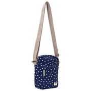 Roka Bond Återvunnen Canvas Crossbody-väska - Marinblå Polka Dot