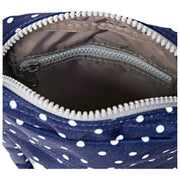 Roka Bond Återvunnen Canvas Crossbody-väska - Marinblå Polka Dot