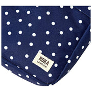 Roka Bond Återvunnen Canvas Crossbody-väska - Marinblå Polka Dot