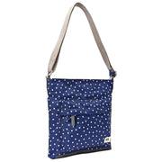 Roka Kennington B Medium Recycled Canvas Crossbody Bag - Marinblå Polka Dot