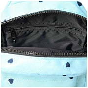 Roka Willesden B Large Crossbody-väska i återvunnen canvas - Blå/Blå hjärtan