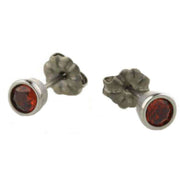 Ti2 Titanium Small Gem Stone Studörhängen - Röd